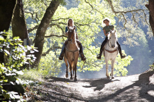 couple riding horses with the Cades Cove riding stables